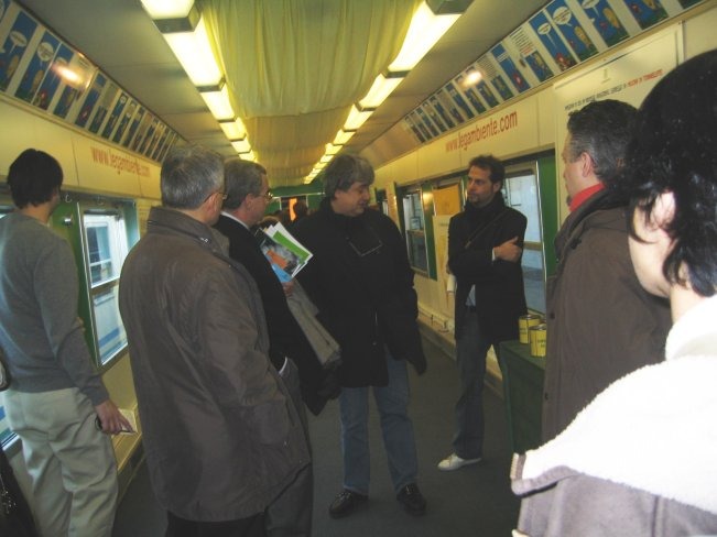 L'assessore Nigi con l'onorevole Realacci sul Treno Verde alla Stazione di Santa Maria Novella