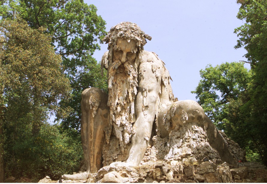 Il Colosso dell'Appennino, del Giambologna, nel Parco Mediceo di Pratolino