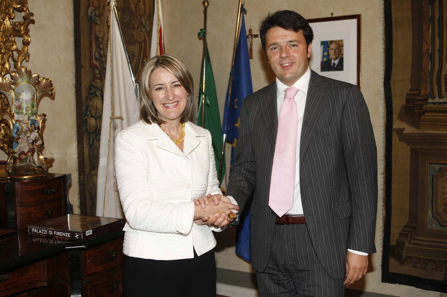 Il Console degli Stati Uniti Mary Ellen Countryman e il Presidente della Provincia di Firenze Matteo Renzi