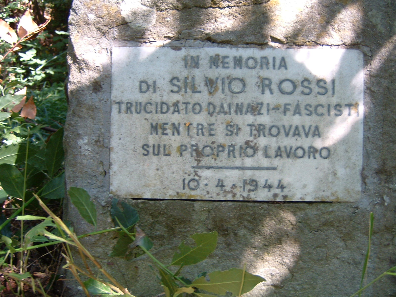 Monumento a una vittima della strage di Ceppeto (Foto Giovanni Baldini dal portale resistenzatoscana.it)
