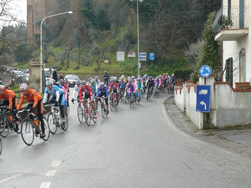 Il passaggio dei ciclisti a San Miniato