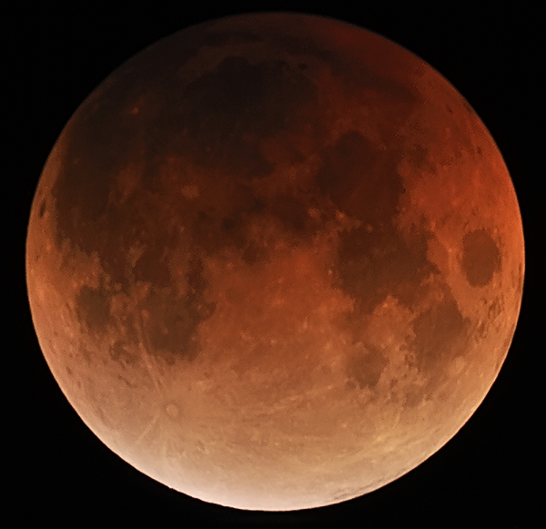 La luna durante una eclissi