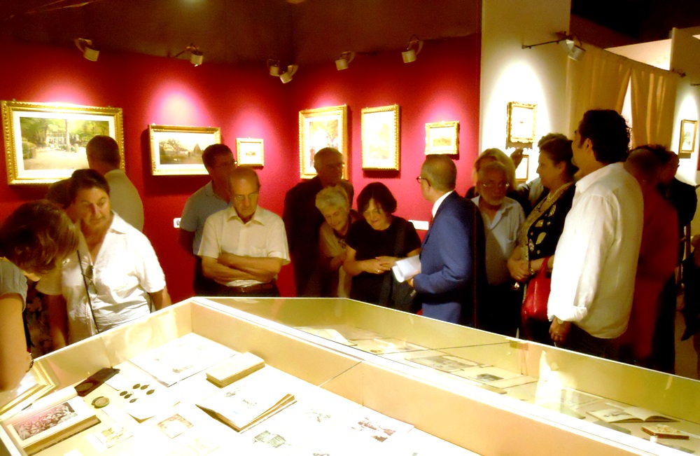 Visitatori alla mostra 'Pittori Macchiaioli tra ‘800 e ‘900' a Castagno d’Andrea