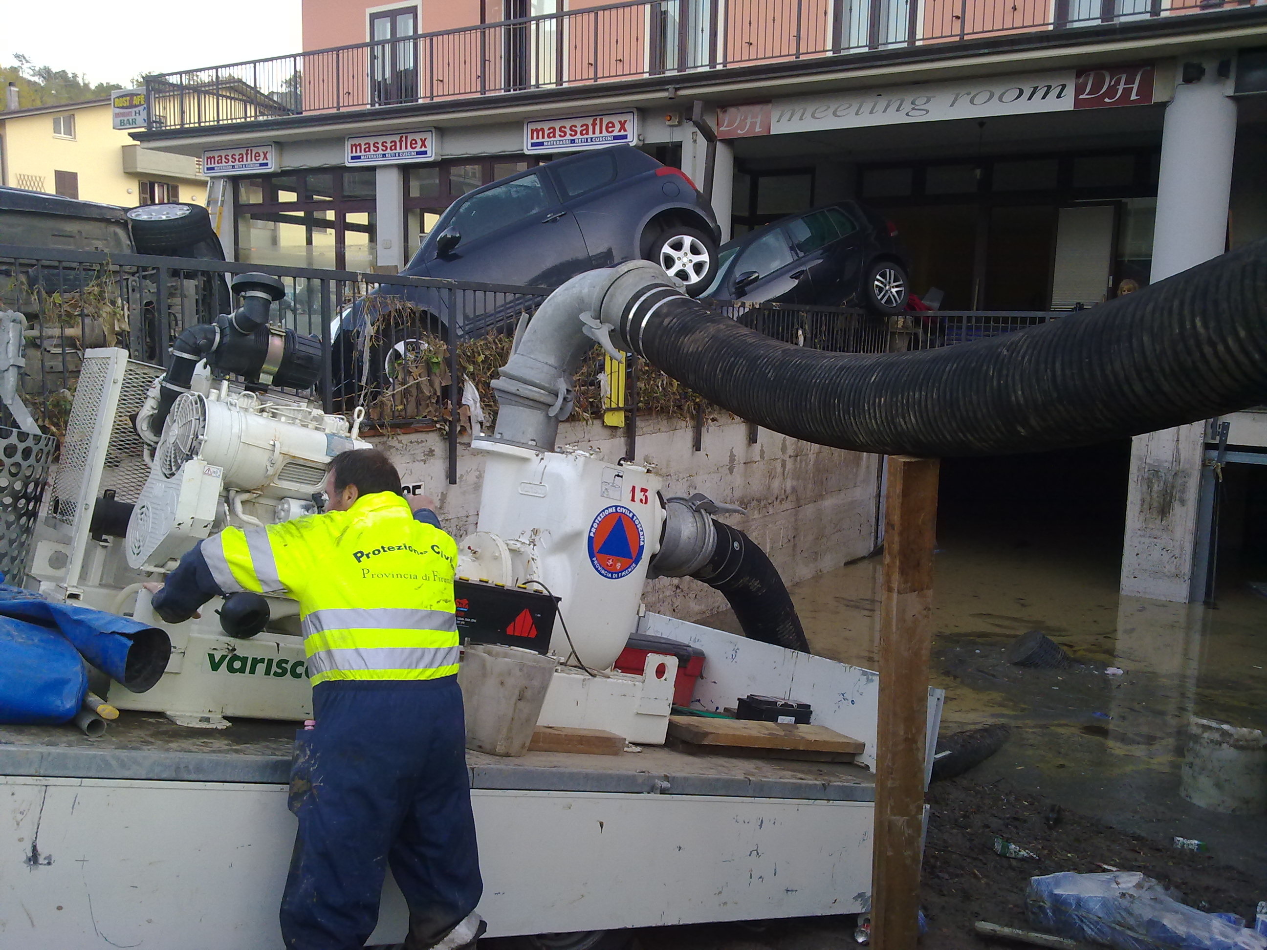 Impianto di potabilizzazione della Protezione civile della Provincia di Firenze attivato per restituire l'acqua potabile alle popolazioni della Lunigiana