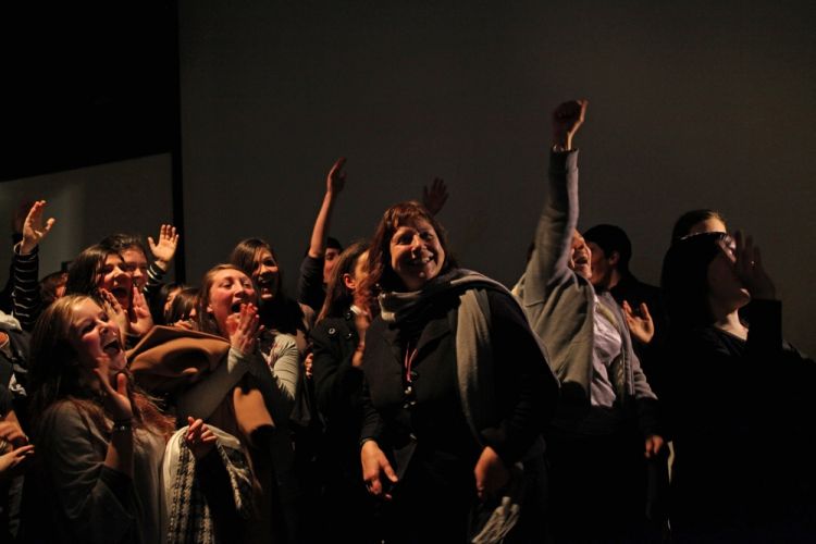 Firenza Guidi e i ragazzi delle scuole medie 