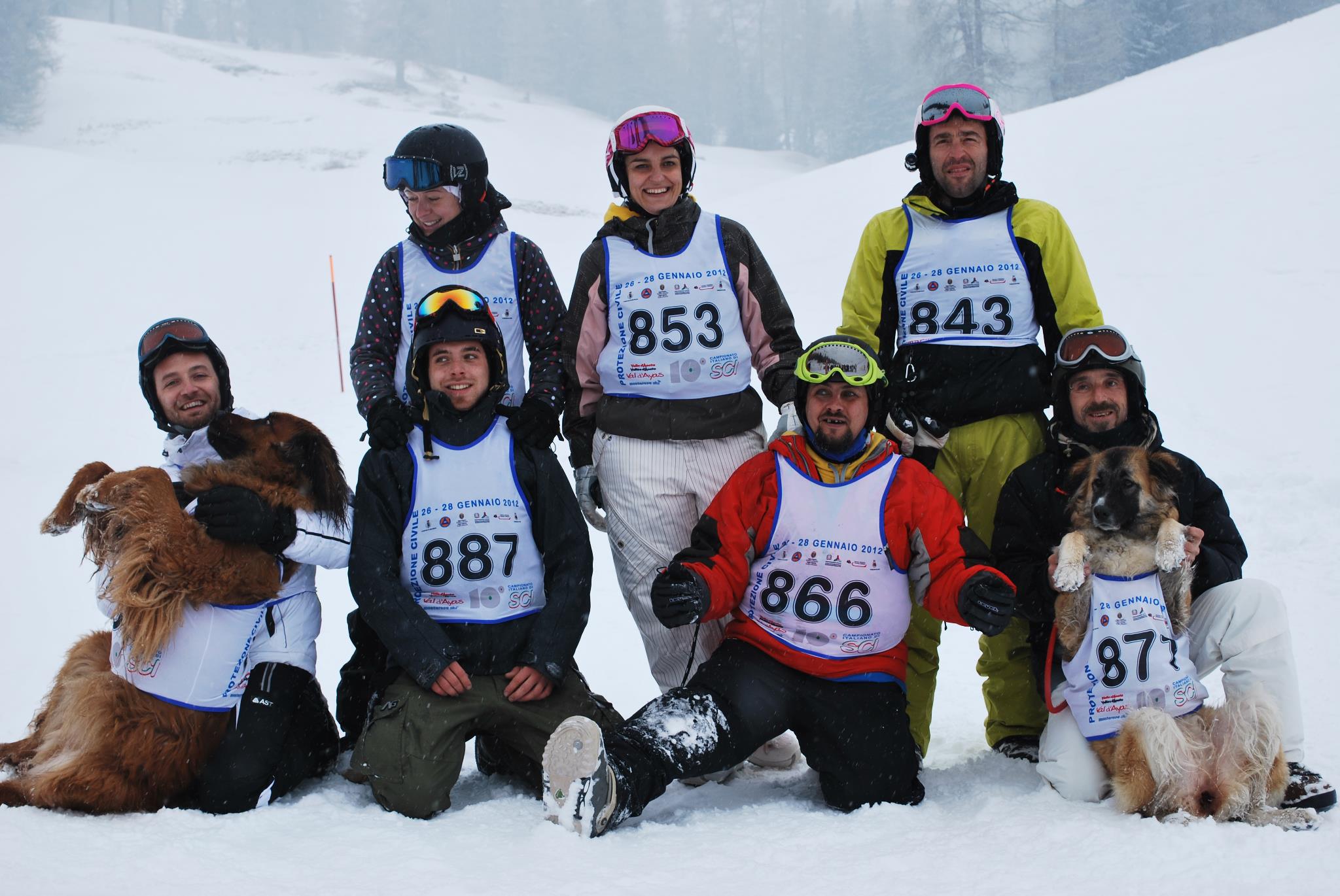 Gruppo Ski volontari VAB con mascotte