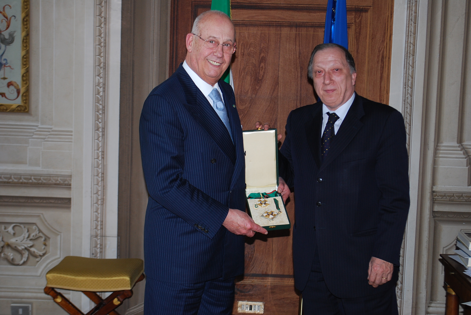 Consegna onorificenze