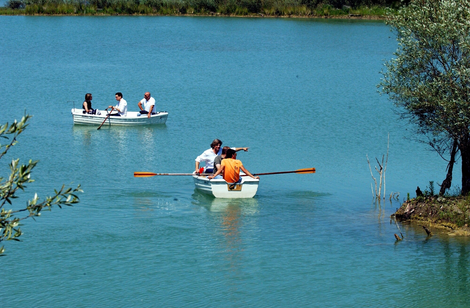 In barca sui laghi del parco dei Renai