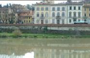 Il muro d'argine del Lungano Serristori a Firenze