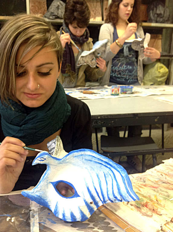 Uno dei laboratori allestiti al liceo artistico
