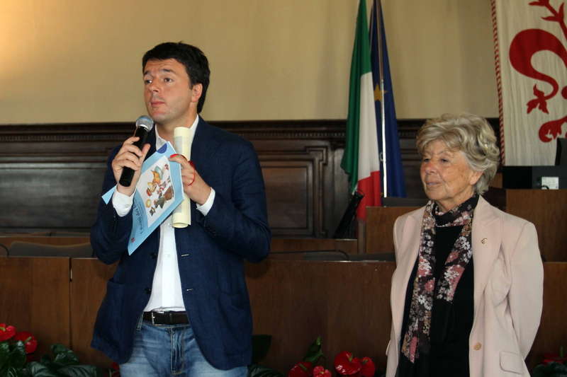 Renzi difensore dell'infanzia
