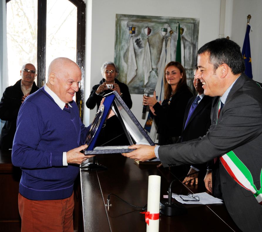 Marcello Morandi premiato in Comune