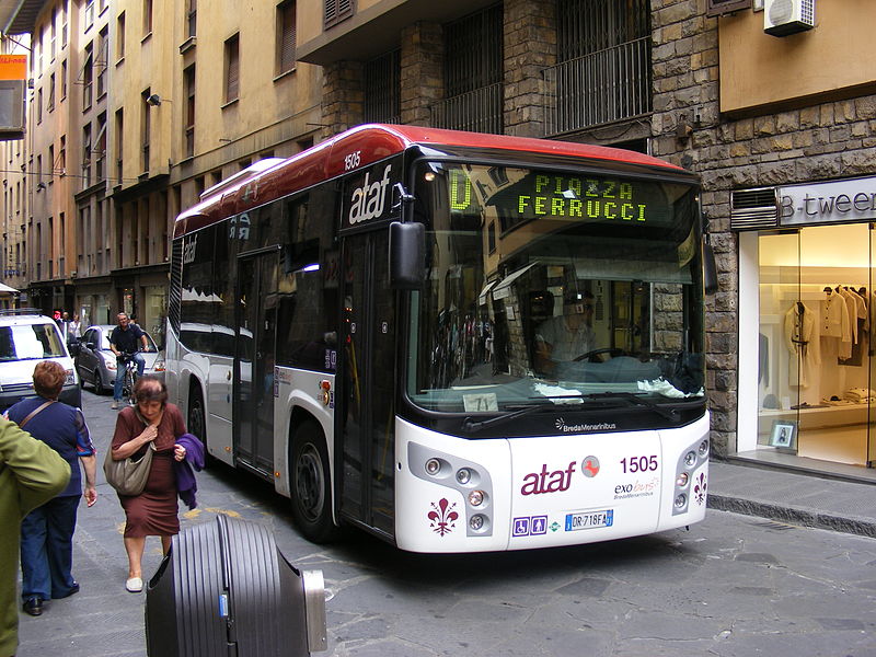 Bussino Ataf nel centro di Firenze