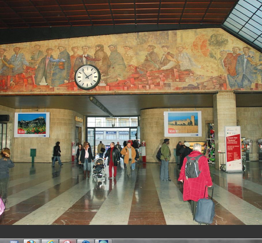 L'affresco 'Partenze' di Paolo Talani, nell'atrio della stazione di Santa Maria Novella
