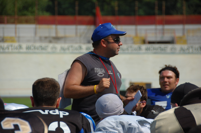 Coach Argondizzo a colloquio con i giocatori della Nazionale italiana.