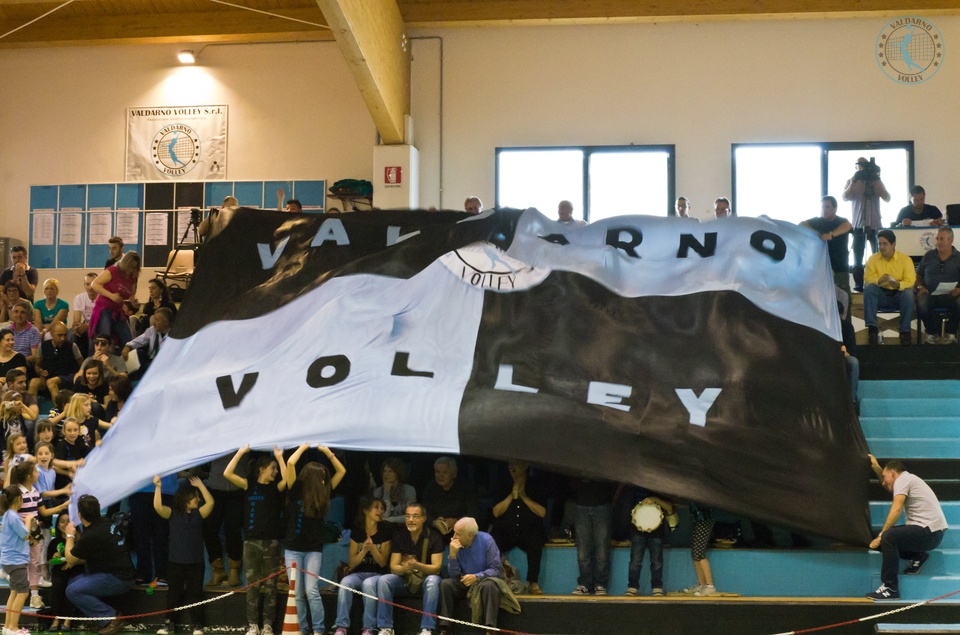 Il tifo del Valdarno Volley. Foto Rocco Caprella