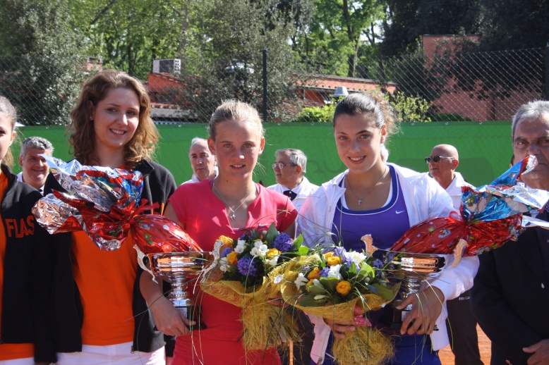 Le finaliste Fiona Ferro a destra in maglia blu Ana Konjuh
