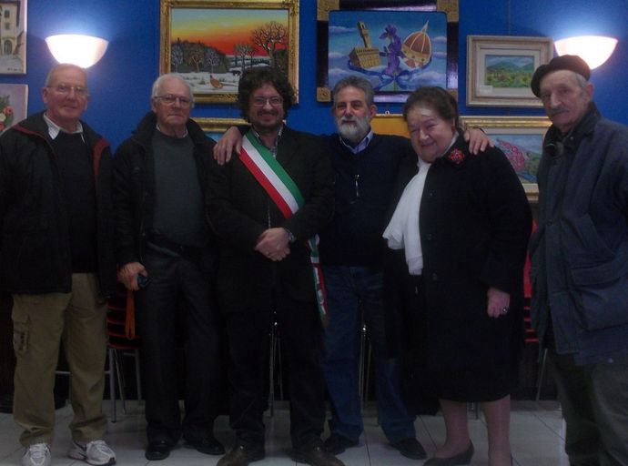 L'assessore Fossi con alcuni artisti dell'associazione artistica Pro Arte La Torre