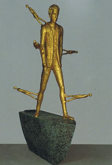 La statua 'I passi d'oro'