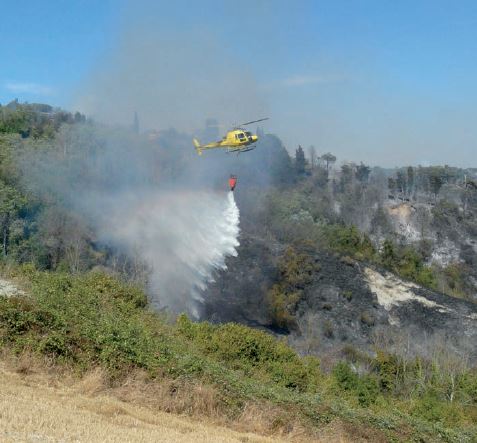 Operazioni di spegnimento di un incendio