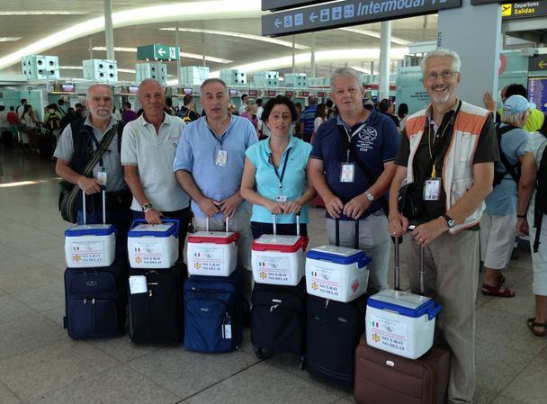 I volontari del Nucleo Operativo di Protezione Civile – logistica dei trapianti all'aeroporto