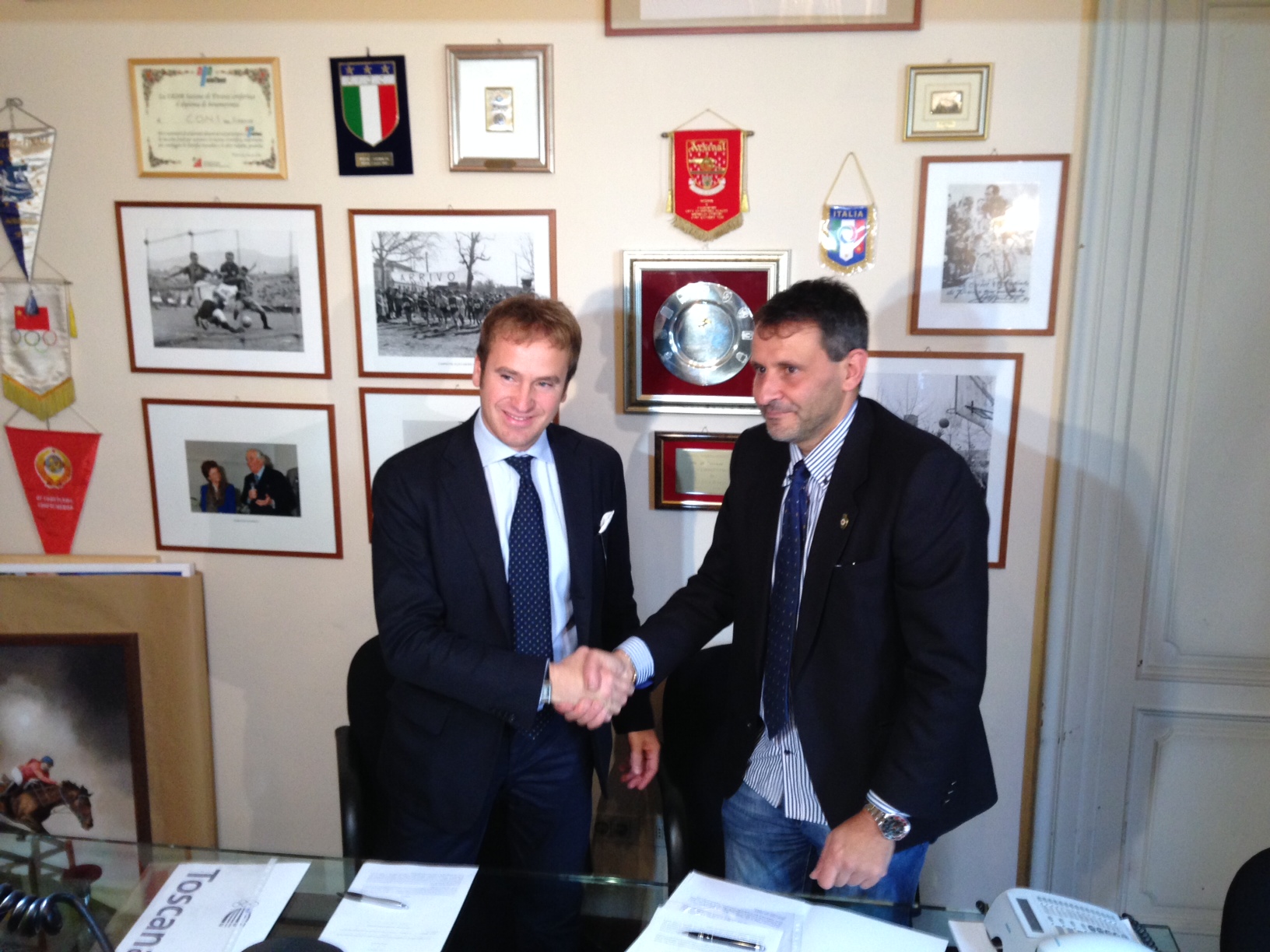 Da sinistra il presidente del CONI Toscana Salvatore Sanzo e quello di UNCEM Toscana Oreste Giurlani