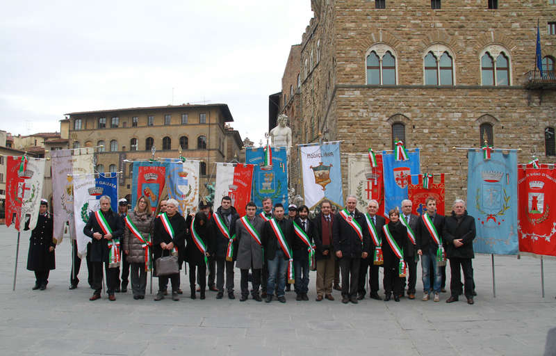 I Gonfaloni dei Comuni della Romagna toscana in Piazza della Signoria
