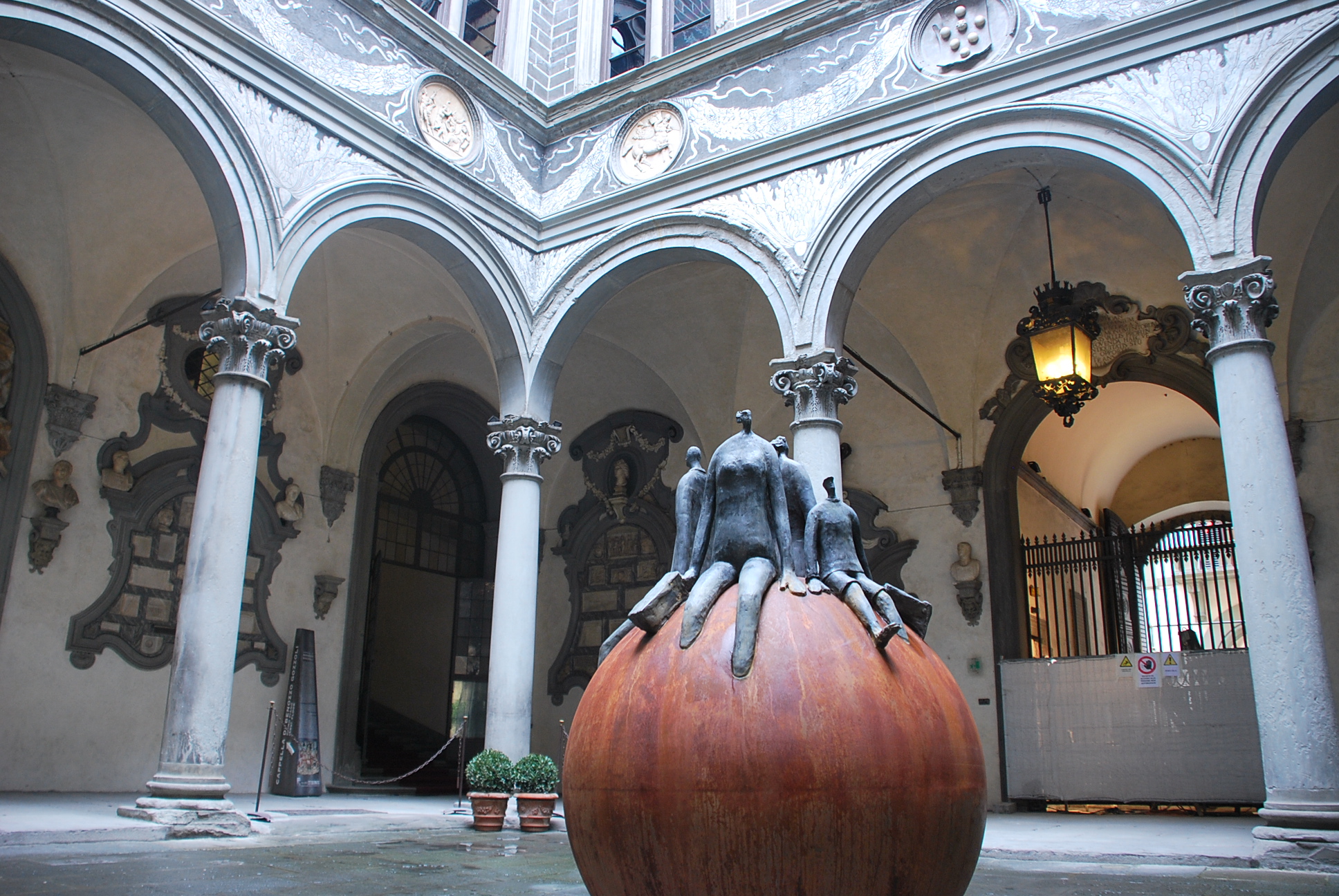 Scultura di Paolo Staccioli in Palazzo Medici Riccardi