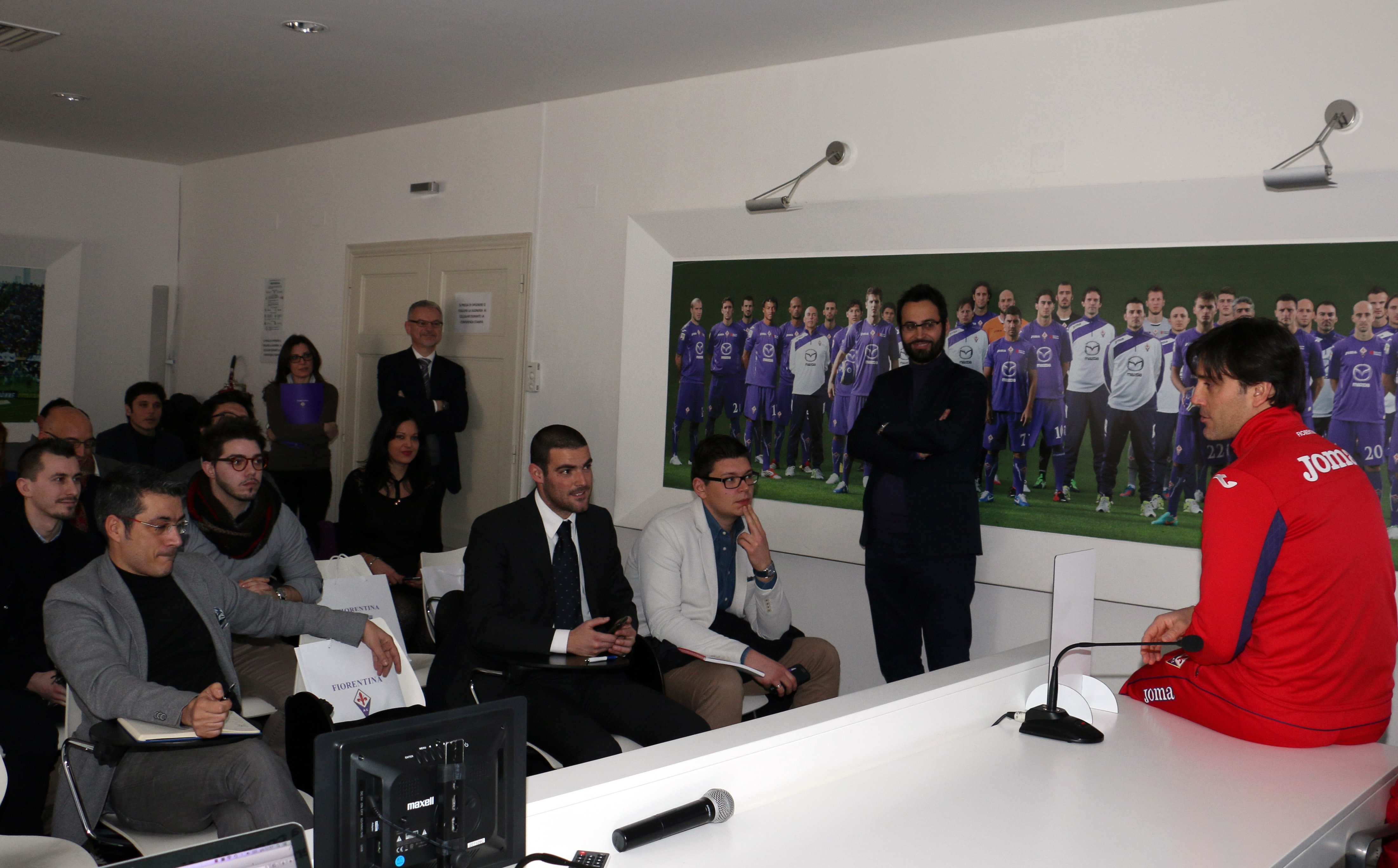 La Fiorentina incontra gli uffici stampa della Lega Pro. Foto ACF FIORENTINA www.violachannel.tv