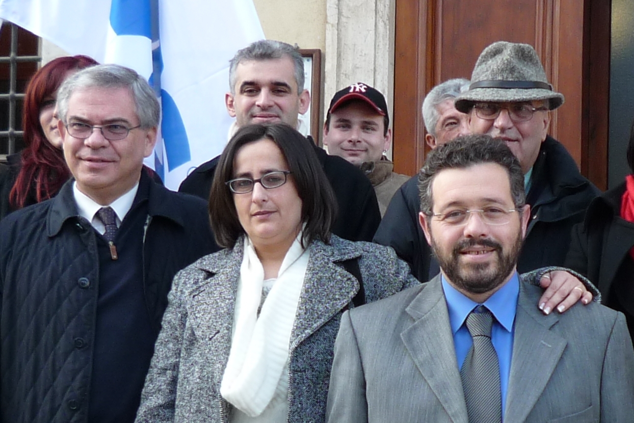 AVIS - Claudia Burlotti tra il presidente regionale Avis Luciano Franchi (a sinistra) e il sindaco Andrea Campinoti
