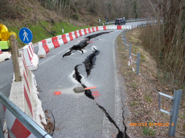 La frana in atto sulla sp16