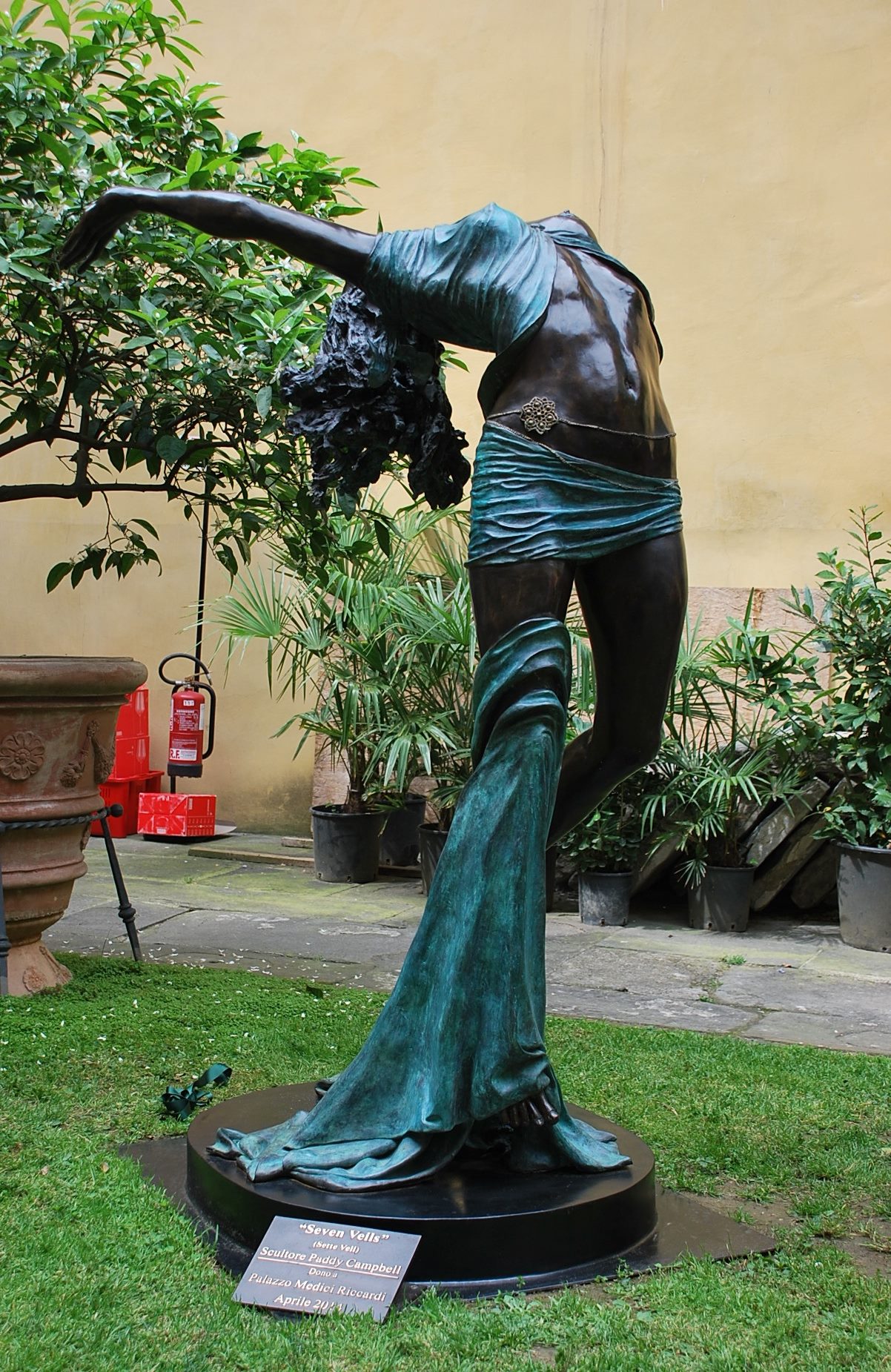 Seven Waves, l’opera in bronzo donata da Paddy Campbell
