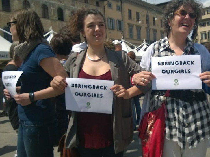 Flash mob di Oxfam Italia per chiedere la liberazione delle oltre 270 studentesse rapite in Nigeria