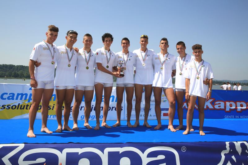 L'otto campione d'Italia Junior (da sx. Braghiroli, Mori, Corenich, Susini, Favilli, Dini, Pietra Caprina, Muccini e il timoniere Mancus