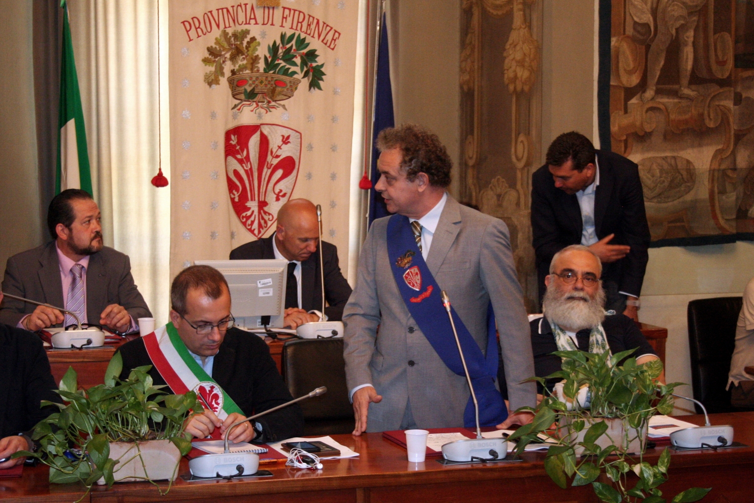 Il presidente Barducci parla all'ultima seduta del Consiglio provinciale di Firenze (foto Antonello Serino - Met)