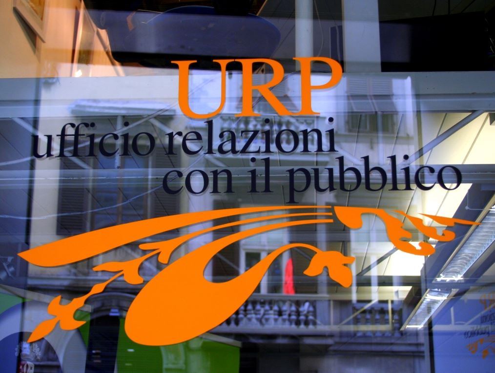 Insegna dell'Urp della Provincia di Firenze (foto Antonello Serino per Met)