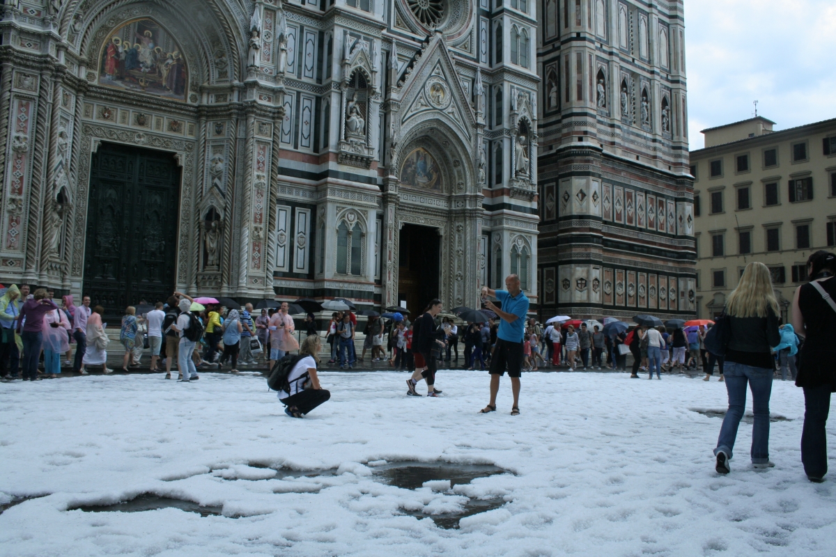 Grandinata a Firenze - Piazza Duomo (Foto di Antonello Serino) 