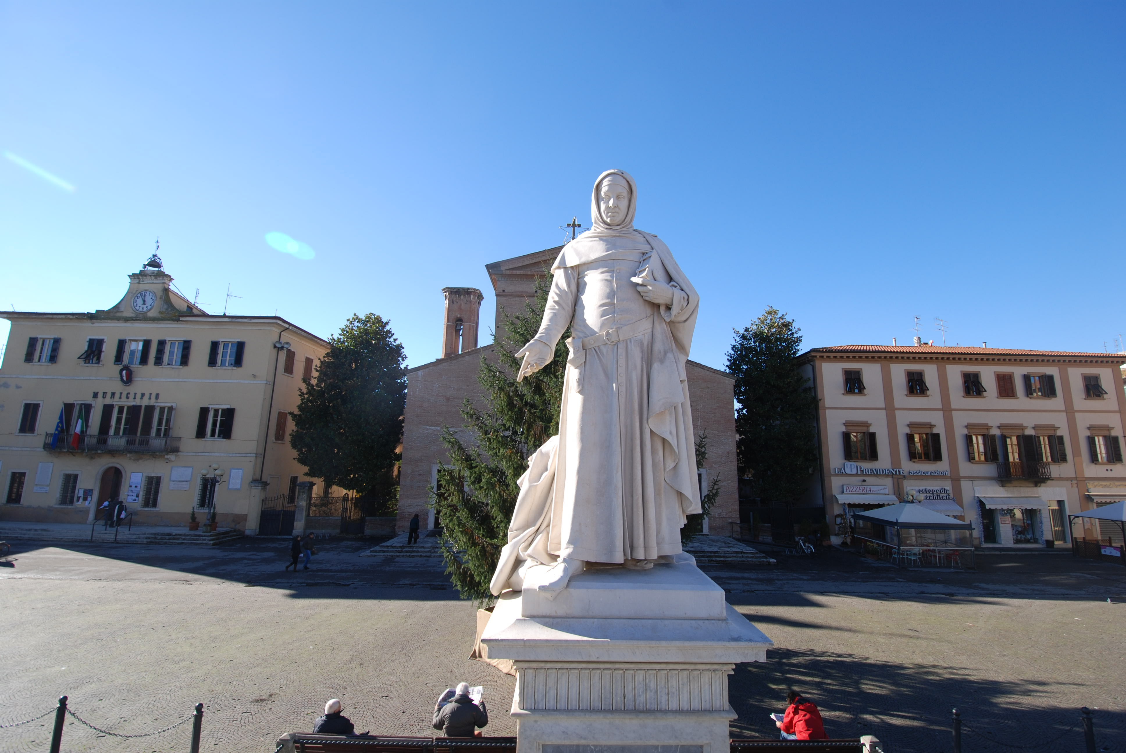 Certaldo - Piazza Boccaccio - il monumento di Augusto Passaglia