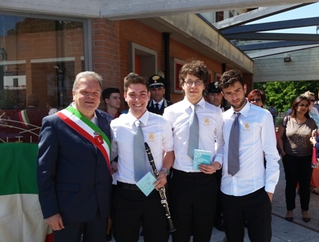 Festa del 2 giugno a Montemurlo, i diciottenni con il sindaco