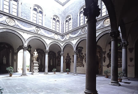 Cortile di Michelozzo: veduta verso l'angolo nord occidentale