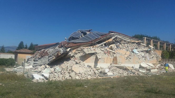 Immagini dai luoghi colpiti dal terremoto 