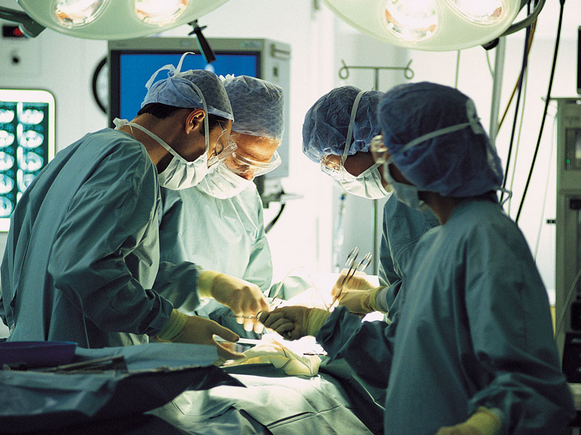 Intervento chirurgico in una immagine dal sito della Regione Toscana