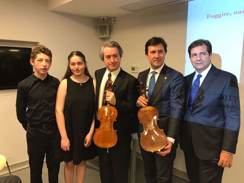 Nardella e i violinisti Violins of Hope