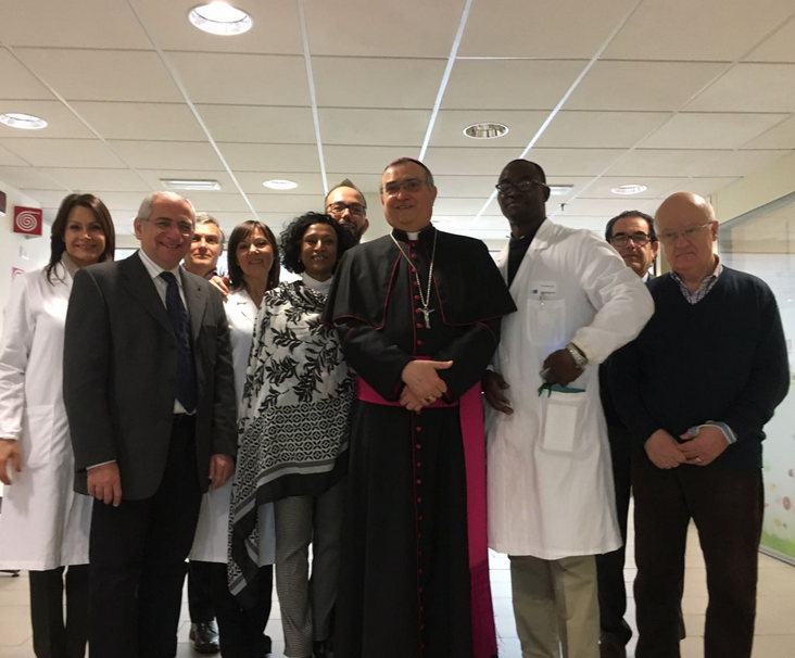 Monsignor Agostinelli in visita all'Ospedale Santo Stefano