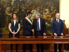 Presidente Gentiloni e la firma dei sindaci per il bando periferie - De Caro  (Fonte foto ANCI) 