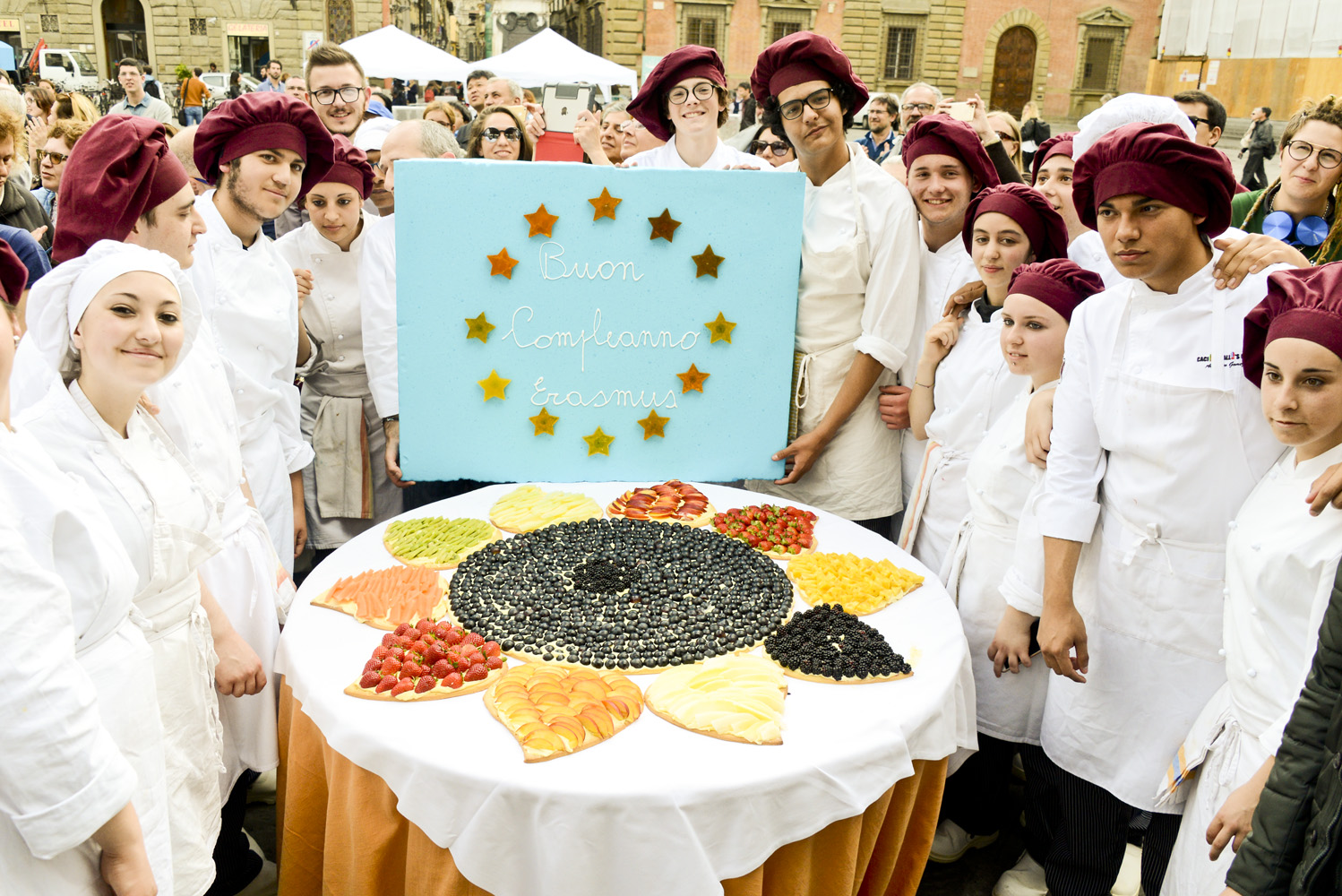 Festival Europa. Una maxi torta per le 30 candeline di Erasmus 