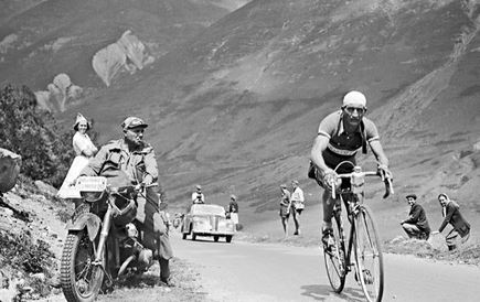Giro d'Italia in una foto d'epoca sul sito del Comune di Firenze