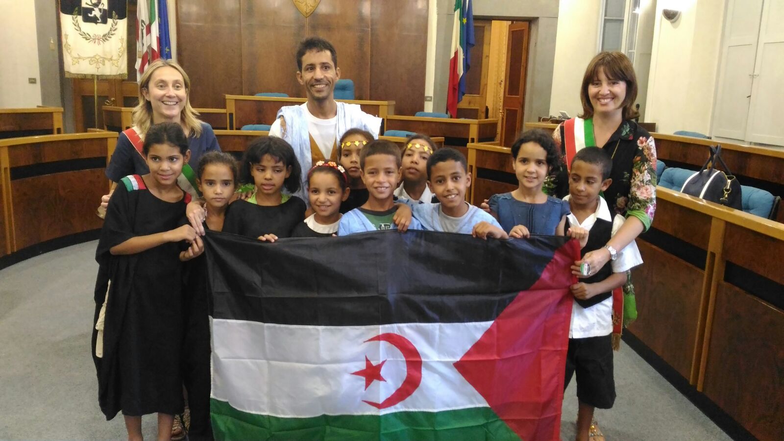 Fucecchio vicina al popolo Saharawi, donata la cittadinanza onoraria simbolica a dieci piccoli ambasciatori (Fonte foto comune di Fucecchio) 