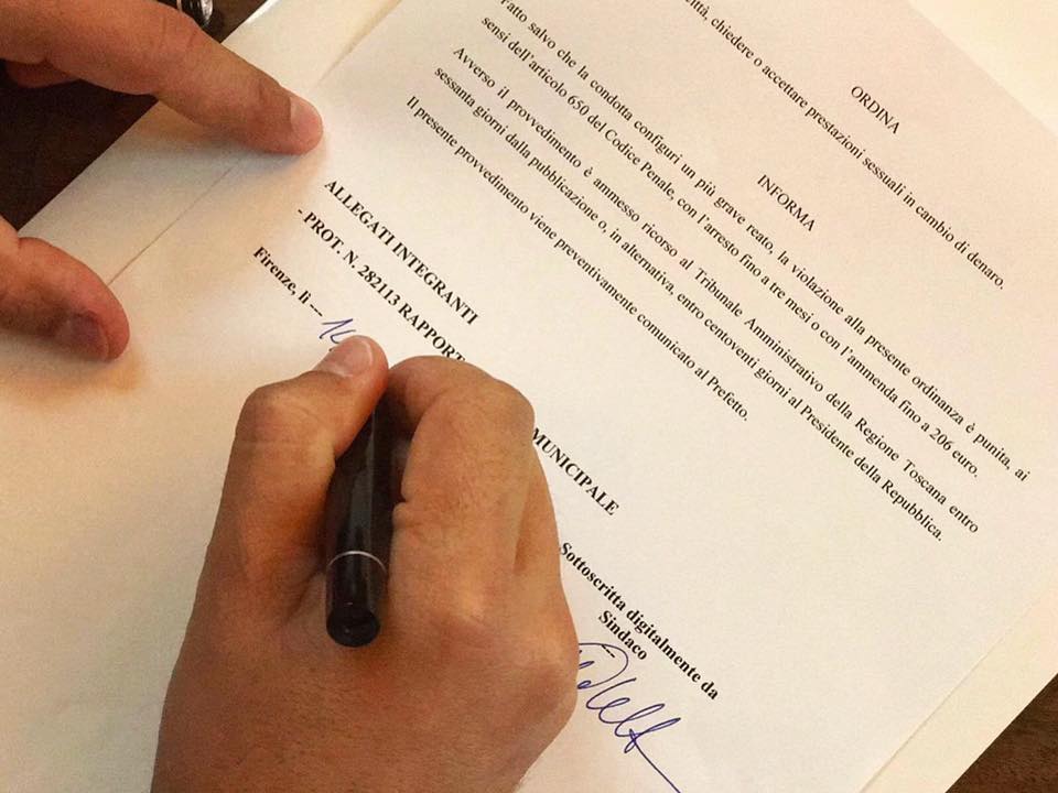 Nardella firma ordinanza contro sfruttamento prostituzione (Fonte foto Facebook) 