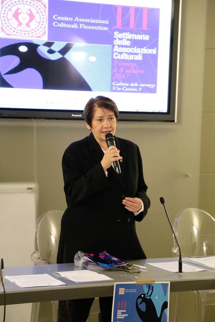 Antonietta Ida Fontana illustra il programma della III Settimana delle Associazioni Culturali (foto di Antonello Serino, Ufficio Stampa - Redazione di Met)